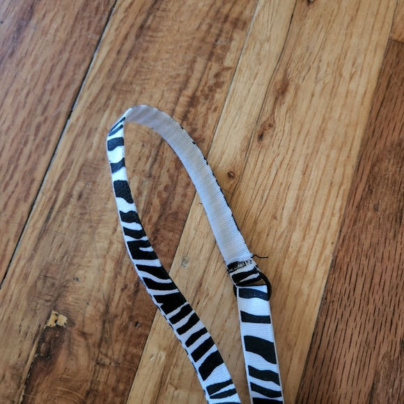 Pretty pink and black lingerie top with zebra straps. - Picture 6 of 8